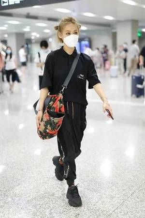 宁静机场私服街拍照图片