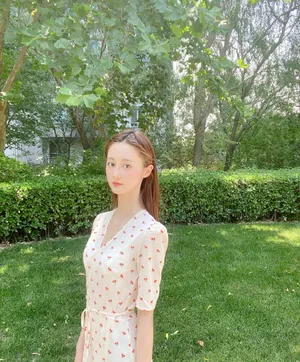 马泽涵印花裙清新俏皮图片_2