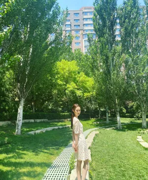 马泽涵印花裙清新俏皮图片_6