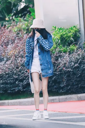 杨幂清新机场私服街拍图片_3