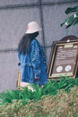杨幂清新机场私服街拍图片_4