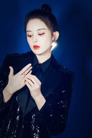 古力娜扎黑色西装魅力写真图片_2