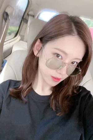 李沐宸甜美俏皮自拍图片_2