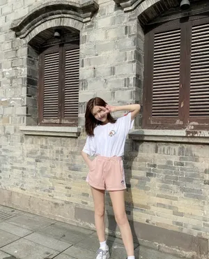 李沐宸甜美俏皮自拍图片_4