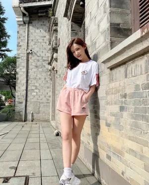 李沐宸甜美俏皮自拍图片_5