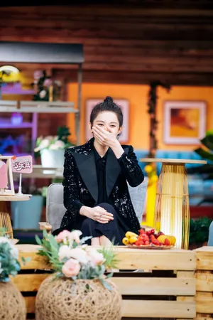 古力娜扎摩登酷美综艺剧照图片