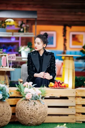 古力娜扎摩登酷美综艺剧照图片_5