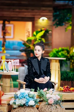 古力娜扎摩登酷美综艺剧照图片_6