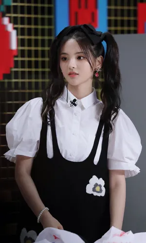 杨超越双马尾少女感造型图片