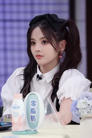 杨超越双马尾少女感造型图片_2