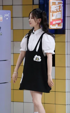 杨超越双马尾少女感造型图片_5