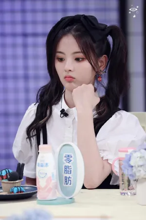 杨超越双马尾少女感造型图片_7