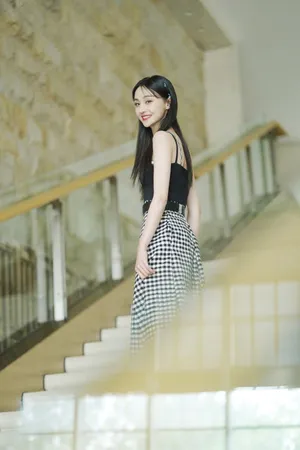 郑爽格子裙简约甜美写真图片_6