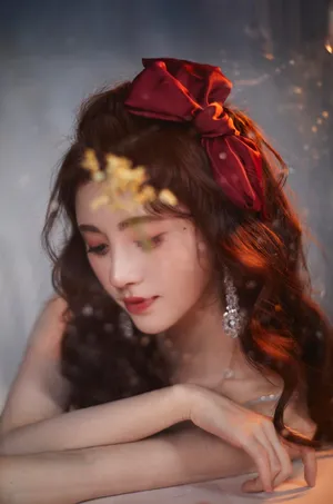 鞠婧祎红发蝴蝶结性感写真图片_1