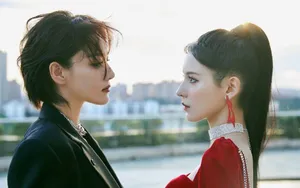 张予曦低胸红裙性感写真图片_3