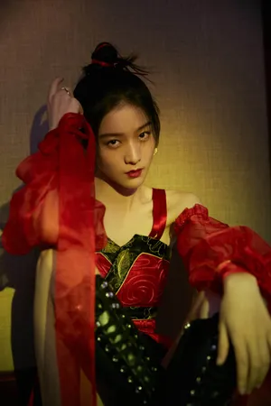 张雪迎美艳红衣古风写真图片_4