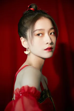 张雪迎美艳红衣古风写真图片_7