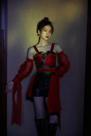 张雪迎美艳红衣古风写真图片_8