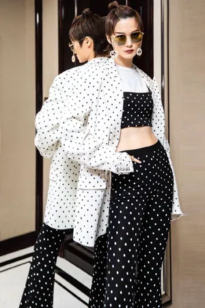 李宇春马甲线酷飒写真图片_3