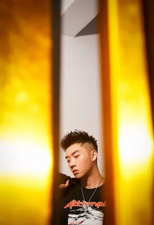 杨和苏时尚帅气写真图片_1