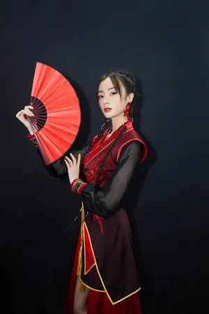 胡冰卿国风红装少女写真图片_6
