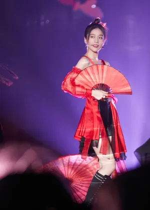 张雪迎侠女造型美艳舞台照图片_2