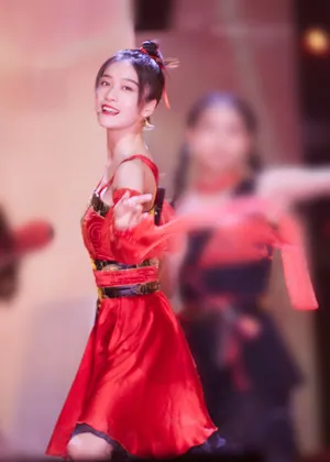 张雪迎侠女造型美艳舞台照图片_3