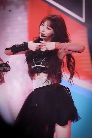 THE9孔雪儿超拼夜舞台饭拍图片_3