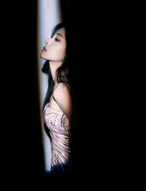 张碧晨亮片长裙性感写真图片_2