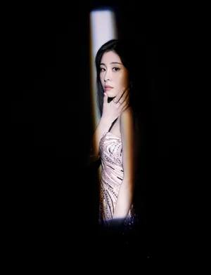 张碧晨亮片长裙性感写真图片_9