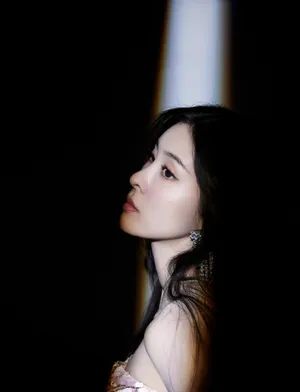 张碧晨亮片长裙性感写真图片_11