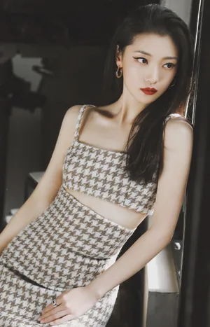 田依桐性感妩媚写真图片