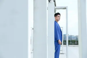 熊梓淇蓝色西装帅气写真图片_7