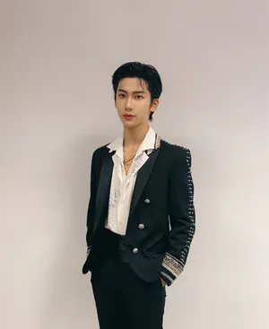 丁泽仁618超级秀帅气图片