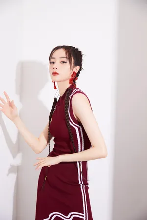 胡冰卿迷人红裙魅力性感写真_5