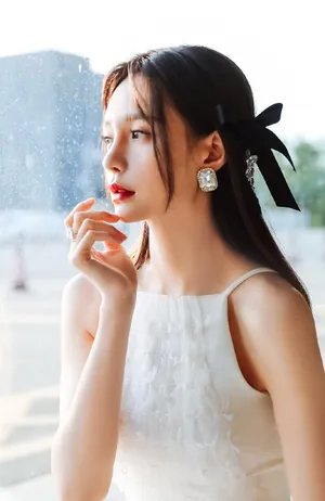 沈梦辰湖南卫视618晚会性感图片_2