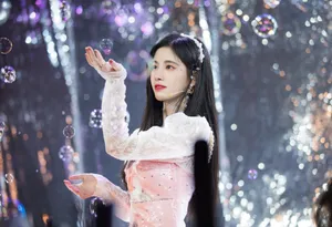 鞠婧祎仙气甜美生日写真图片