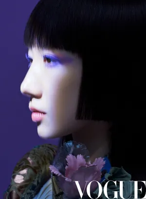 孟美岐紫色眼影时尚写真图片
