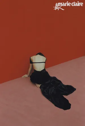 倪妮露背裙性感优雅写真图片_1