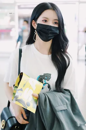刘些宁短裙私服机场照图片_4