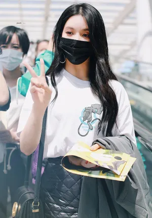 刘些宁短裙私服机场照图片_5