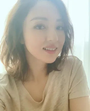 董璇气质甜美自拍照图片