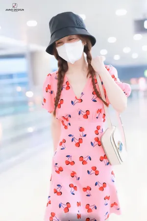 吴昕印花连衣裙机场照图片_2