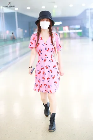 吴昕印花连衣裙机场照图片_3