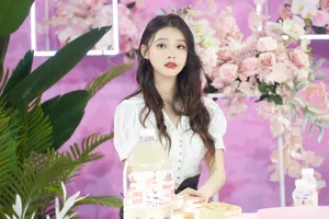 林允花间少女甜美写真图片_2