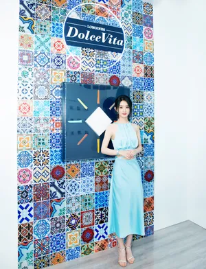 赵丽颖水蓝色甜美活动图片_3