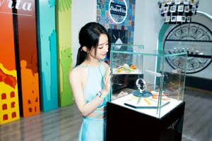 赵丽颖水蓝色甜美活动图片_4