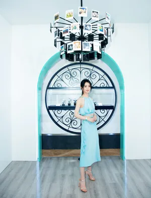 赵丽颖水蓝色甜美活动图片_6
