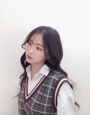 徐紫茵俏皮可爱自拍照图片
