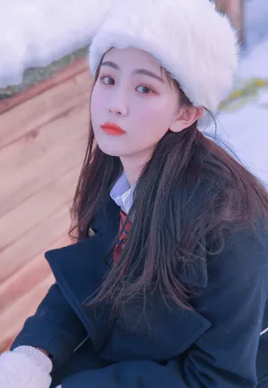徐紫茵唯美雪地制服写真图片_7